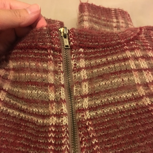 Plaid/Tartan Sweater - Picture 5 of 5